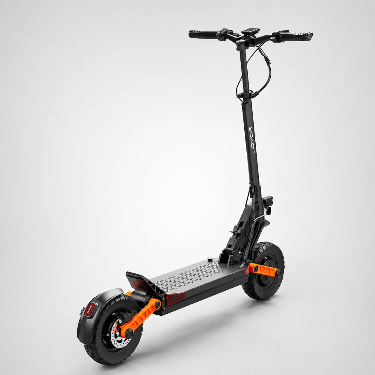 Trottinette électrique Joyor S10-S-Z pliable, vue de trois quarts sur fond gris